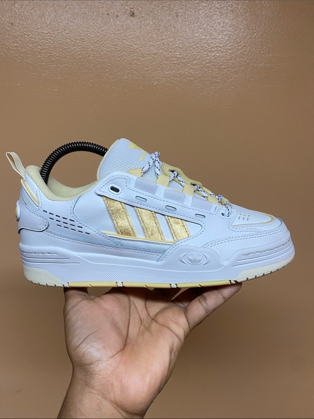 Adidas ADI2000 Women's Sneakers "White Almost Yellow Velvet" Size 7 GZ7203 - Picture 4 of 17